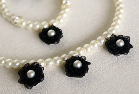 Hochzeit - #wedding #bridal #bridesmaids #flowergirl #jewelry #black #pearl #necklace #bracelet #chic #gift