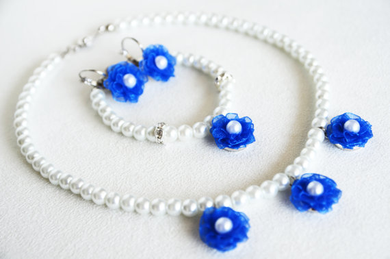 Mariage - #navyblue #wedding #bridal #bridesmaids #flowergirl #jewelry #pearl #necklace #earrings #bracelet #chic #gift