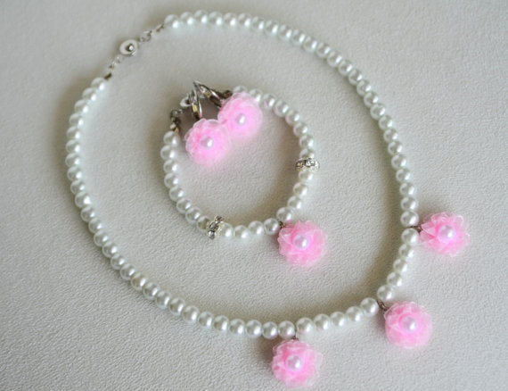 Mariage - #babypink #wedding #bridal #bridesmaids #flowergirl #jewelry #pearl #necklace #earrings #bracelet #chic #gift