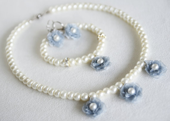 Mariage - #gray #wedding #bridal #bridesmaids #flowergirl #jewelry #pearl #necklace #earrings #bracelet #chic #gift