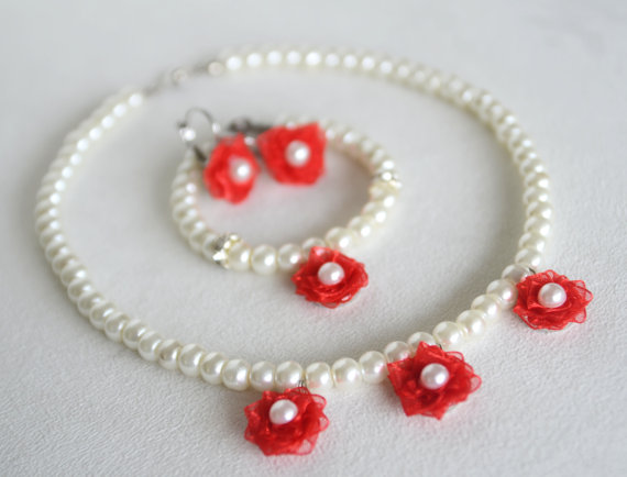 Mariage - #red #wedding #bridal #bridesmaids #flowergirl #jewelry #pearl #necklace #earrings #bracelet #chic #gift