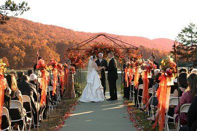 Свадьба - Outdoor Weddings In Autumn Can Be So Beautiful!