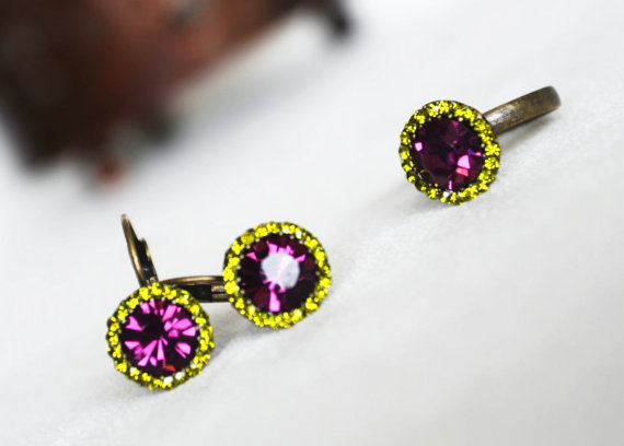 Hochzeit - #vintage #style #antiquedbrass #jewelry #purple #oilgreen #swarovski #artdeco #rhinestone #earrings #ring #bridesmaids #bridal #wedding