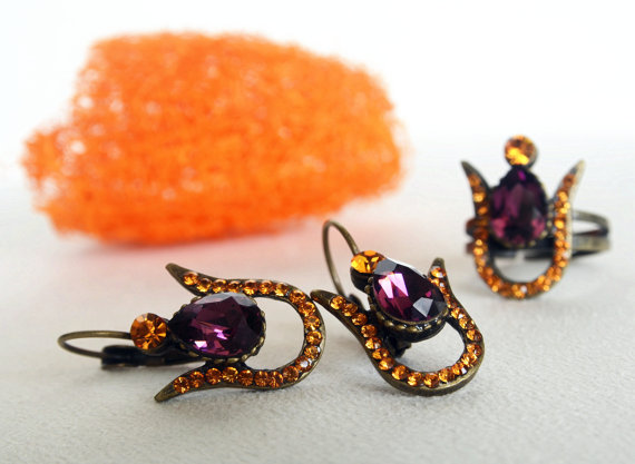 Свадьба - #tulip #jewelry #antiquedbrass #teardrop #purple #orange #swarovski #artdeco #rhinestone #earrings #ring #wedding #bridesmaids #bridal