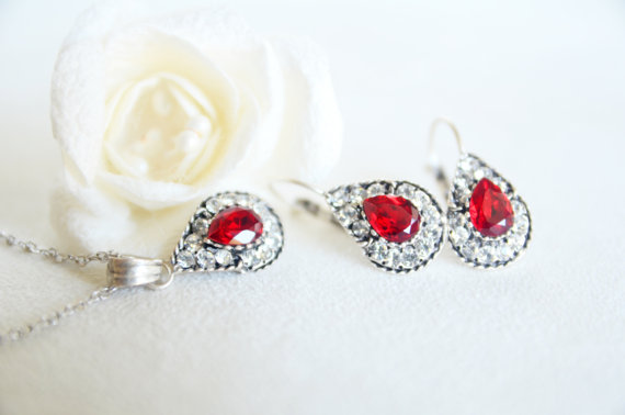 Hochzeit - #teardrop #jewelry #artdeco #clearcrystal #burgundy #swarovski #rhinestone #necklace #earrings #wedding #bridal #bridesmaids