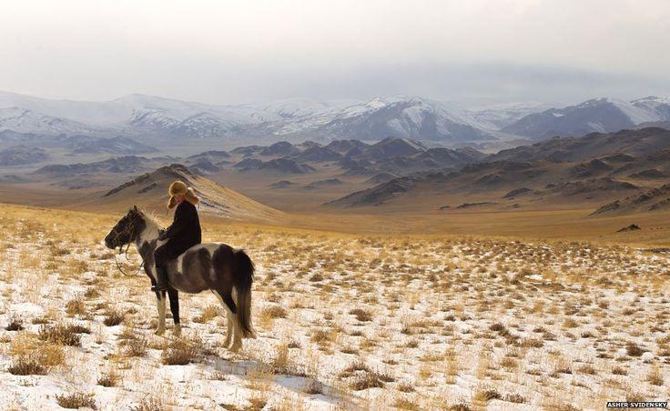 زفاف - A 13-year-old Eagle Huntress In Mongolia
