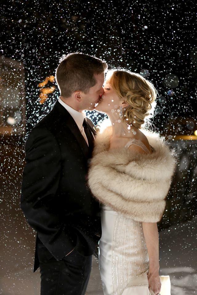 Wedding - 10 Couples Who Turned Bad Weather Into Awesome Wedding Photos