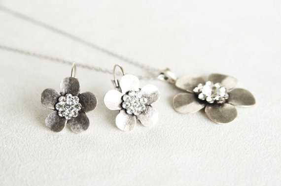 Hochzeit - #wedding #bridal #bridesmaids #artdeco #rhinestone #necklace #earrings #gift  #flower