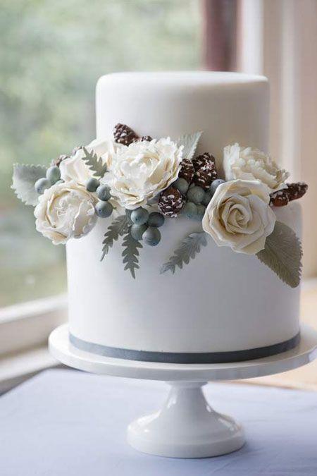 Hochzeit - A Winter Wedding Cake With Pinecones And Berries