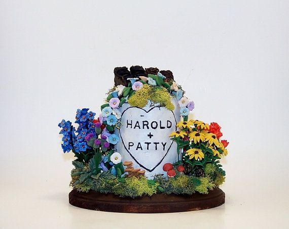 زفاف - Large Custom Wedding Cake Topper Tree Stump Sculpture Keepsake Example -Hiking Boots, Aspen And Wildflowers - Harold And Patty