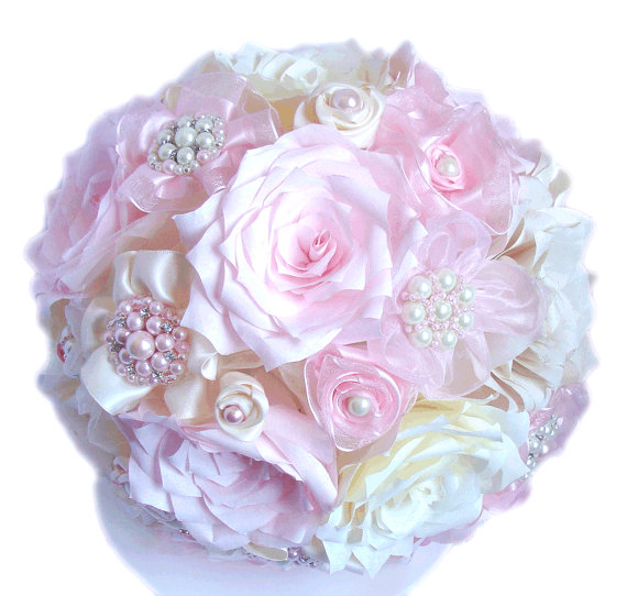 Mariage - Pink brooch Bouquet, Pearl brooch bouquet, Ivory Bridal bouquet, Satin ribbon brooch Wedding bouquet, Paper Bouquet, Fake flower bouquet