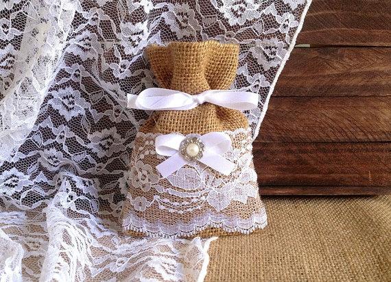 Mariage - 10 white lace covered natural burlap favor bags, wedding, bridal shower, tea party, baby shower rustic gift bags
