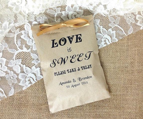 زفاف - 50 Personalized Love is Sweet rustic wedding favor bag, brown kraft paper bag, wedding gift bags