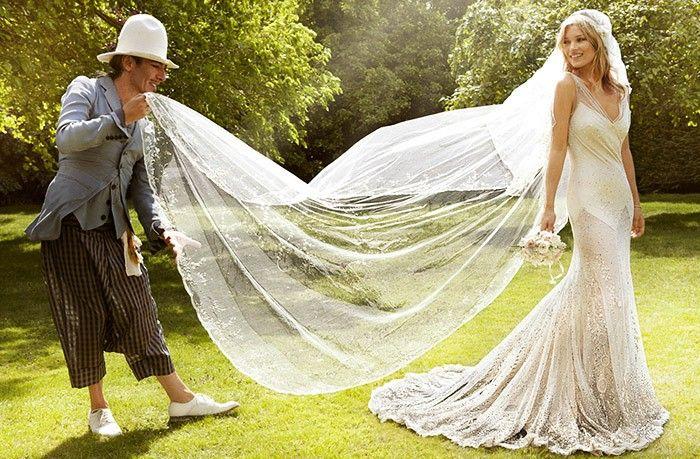 Свадьба - The 15 Most Gorgeous Wedding Dresses To Ever Grace The Pages Of Vogue