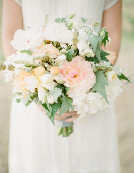 Hochzeit - A Romantic White-and-Blush Wedding Bouquet