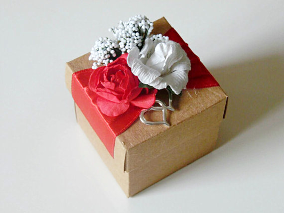 Свадьба - 10 rustic kraft favor box with paper flowers, wedding, bridal shower, bridesmaids, baby shower, tea party gift box