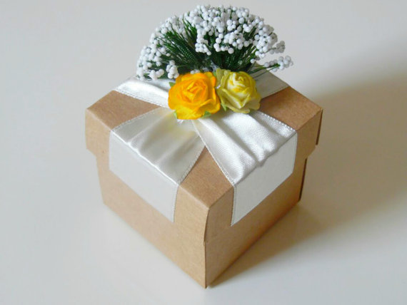 Mariage - 10 rustic kraft favor box with paper flowers, wedding, bridal shower, bridesmaids, baby shower, tea party gift box