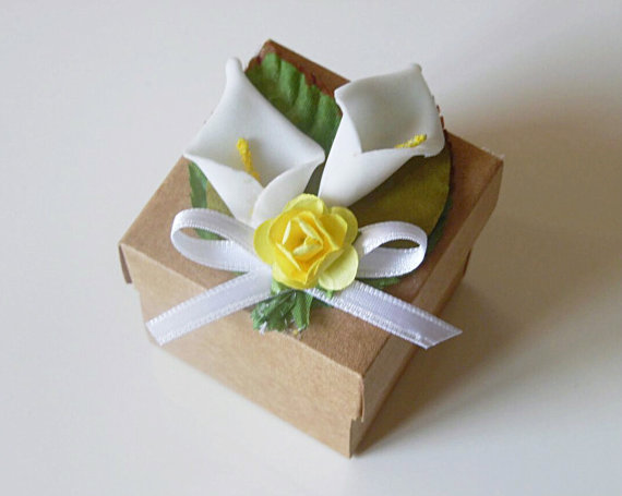 Mariage - 25 rustic Calla Lily kraft favor box, wedding, bridal shower, baby shower rustic candy or gift box.