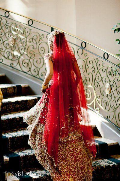 Hochzeit - Desi Wedding/Engagement Outfits