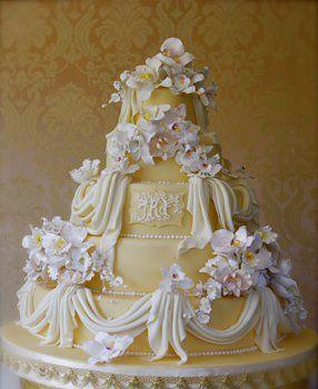 زفاف - White & Gold Wedding Cakes