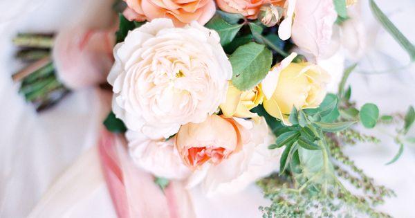 Hochzeit - Pink Ribbon Tied Bouquet