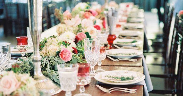 Mariage - Estate Tables With Pink Flowers