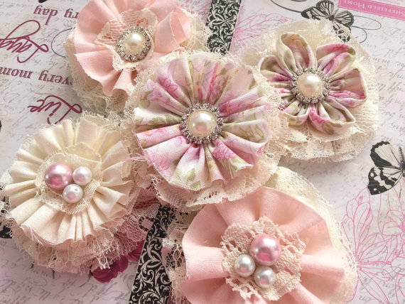 Mariage - shabby chic lace and fabric handmade flowers