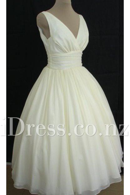 Hochzeit - Retro Ball Gown Silk Chiffon V Neck Short Wedding Dress
