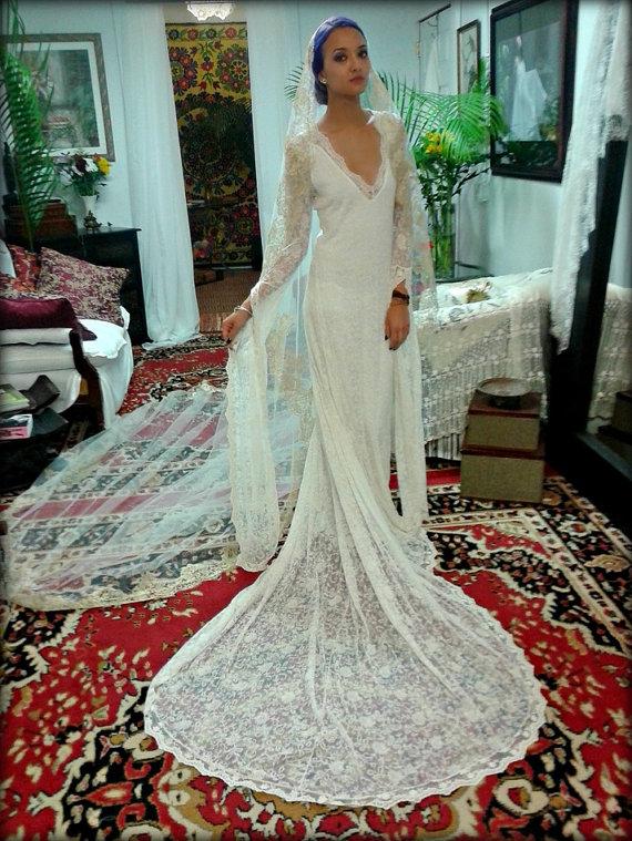 زفاف - Embroidered French Lace Wedding Dress Bridal Gown With Train Bohemian Gypsy Wedding Wedding Gown Lace Bridal Gown Bohemian Wedding Dress
