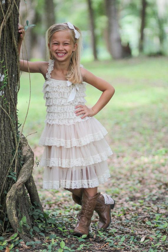 Mariage - Rustic Flower Girl Dress- Flower Girl Dresses- Cream dress- Lace dress- Rustic Girls Dress- Baby Lace Dress- Junior Bridesmaid