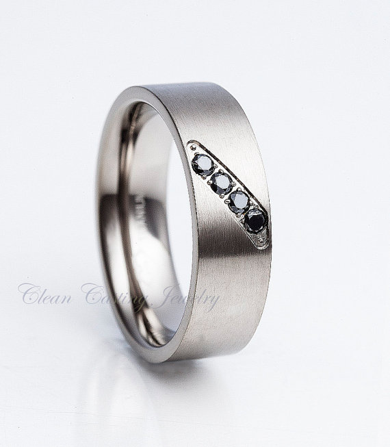 Hochzeit - Men's Black Diamond Titanium Ring Titanium Wedding Band Brushed Polish Pipe Cut Engagement Ring Anniversary Ring 8mm