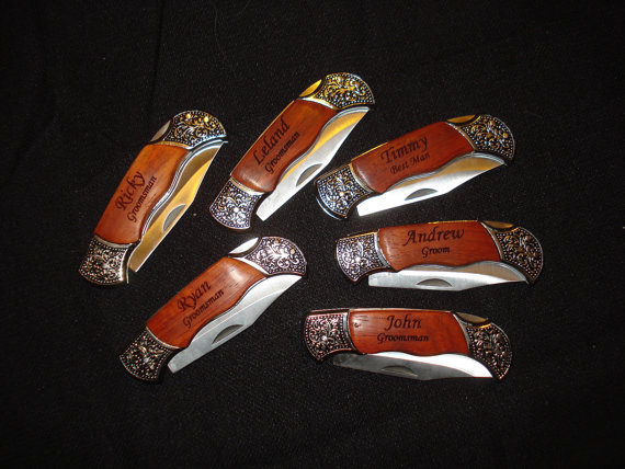 Hochzeit - Groomsmen Gifts - 6 Personalized Engraved Pocket Knives. Perfect gifts for Groomsmen, Wedding Favor or Wedding Keepsake.