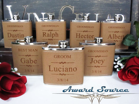Hochzeit - Personalized Groomsmen Gift, 1 Leather Engraved Flask, Groomsmen Flasks