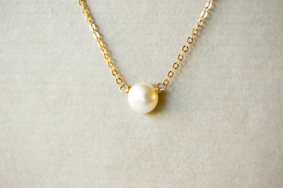 Свадьба - Single Floating Pearl Necklace Button Gold Simple Charm Dainty Elegant Bridesmaid Bridal Wedding Gift Mom Sister Friends Handmade Everyday