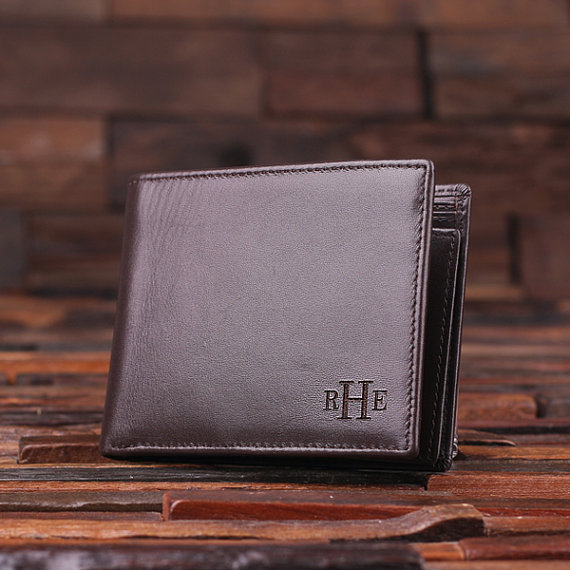 Hochzeit - Personalized Monogrammed Engraved Genuine Leather Bifold Mens Wallet with Optional Wood Gift Box Groomsmen, Best Man, Father's Day Gift