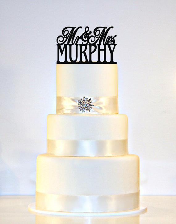 Mariage - Wedding Cake Topper Monogram personalized with "Mr & Mrs" and YOUR Last Name