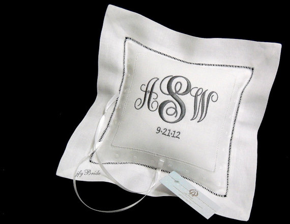 Свадьба - Irish Linen Ring Bearer Pillow Monogram Style 6142