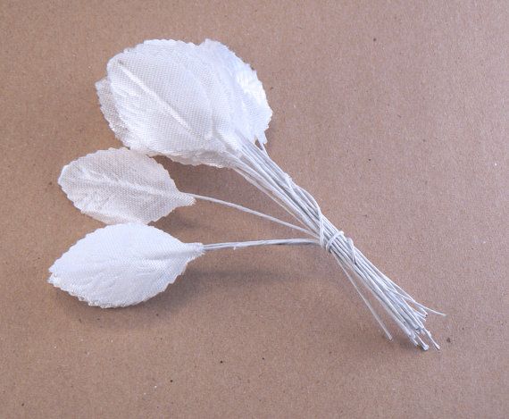 Hochzeit - 12 Stems Vintage White Milinery Leaves With Wire - Craft Leaf - Wedding Flower Bouquet Picks