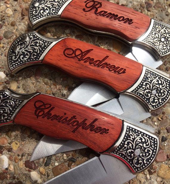 Hochzeit - 2 Personalized Groomsmen Gifts, Custom Engraved Wood Handle Pocket Knife, Hunting Knive, Groomsman Gift,  Best Man Gift, Ring Bearer Gift