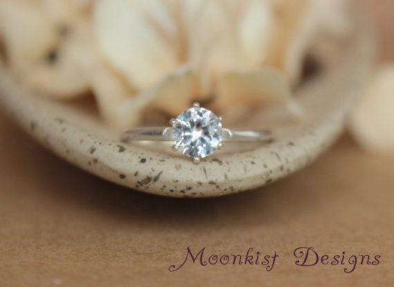 زفاف - Vintage Style Tiffany White Sapphire Solitaire in Sterling Silver - Engagement Ring, Promise Ring, or Birthstone Ring