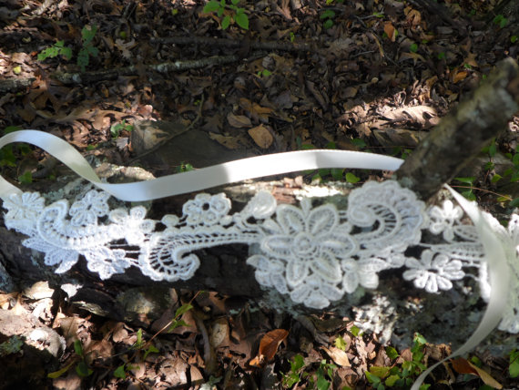 زفاف - Headband,    White / Ivory   Lace Halo,  with ties,  Romantic,  Fairy  Woodland,   Charming, Wedding, One size fits all