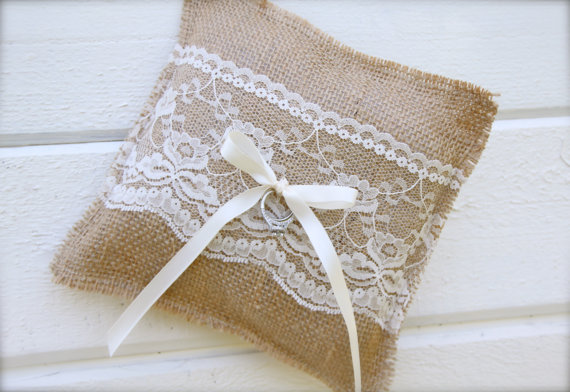 Hochzeit - Burlap ring bearer pillow - wedding pillow - burlap and lace