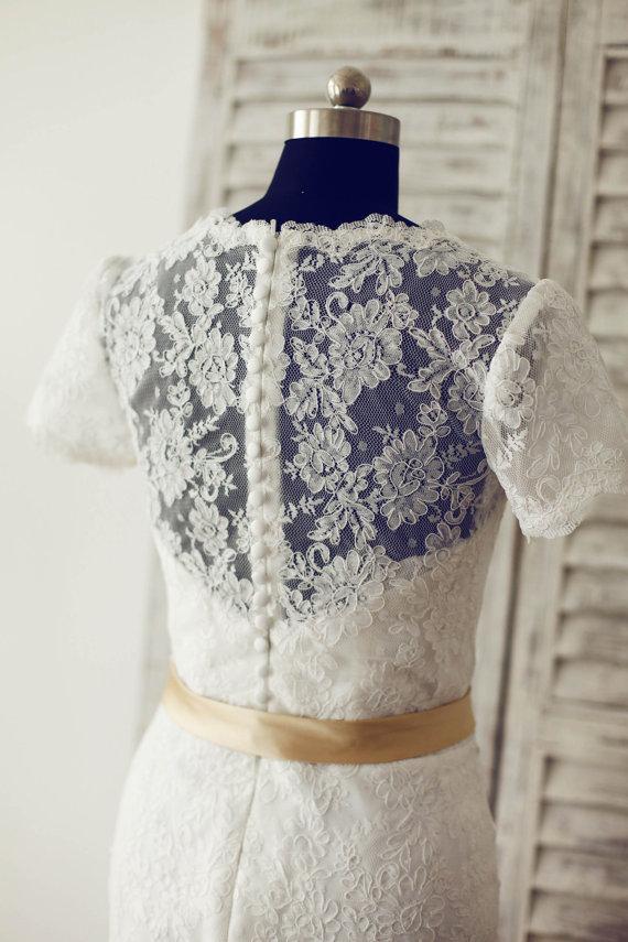 زفاف - Vintage Inspired French Corded Ivory Lace Short Sleeves Wedding Dress Modest Wedding Gown