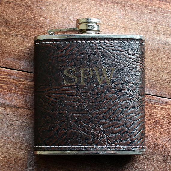 Mariage - 8 oz. Dark Brown Textured Leather Flask - Personalized Groomsmen Gift, 21st Birthday Gift for Him, Birthday Present, Groomsmen Gifts