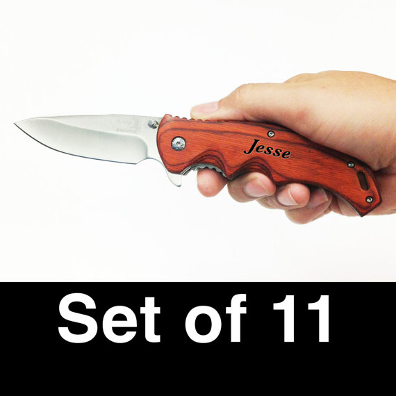 زفاف - Groomsmen Gifts, Engraved Pocket Knives, Wedding Gifts, Set of 11 Personalized Engraved Pakkawood Handle Knives, with Satin Steel Blade
