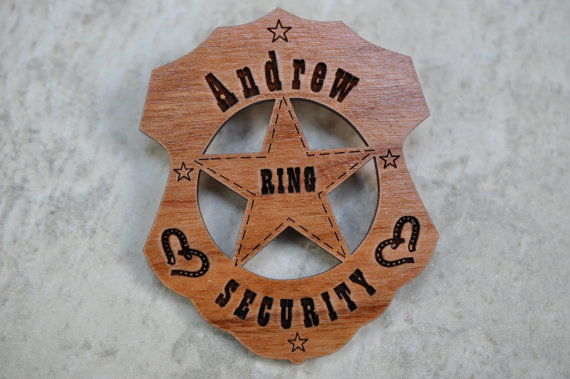 Mariage - Ring Bearer Security Badge,Personalized Ring Bearer Gift,Junior Groomsman Gift, Wooden Badge, Ring Security Wedding Pin