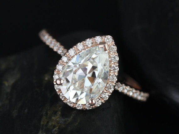 زفاف - Tabitha 10x7mm 14kt Rose Gold Pear FB Moissanite and Diamonds Halo Engagement Ring (Other metals and stone options available)