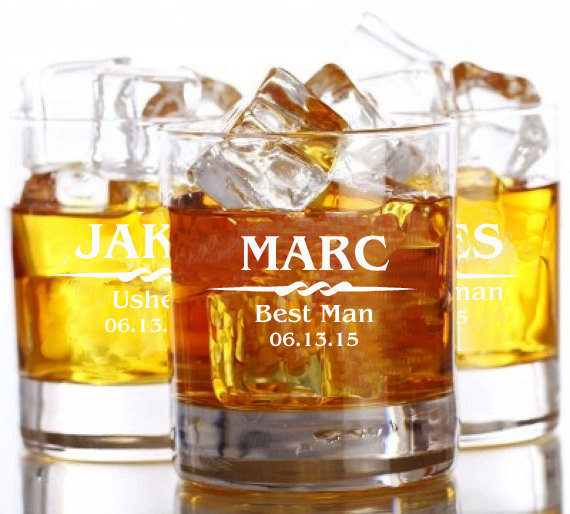 Mariage - Whiskey Glass, Rocks Glass, Engraved Glasses, Whiskey Glasses, Whiskey Groomsmen Gift, Custom Whiskey Glasses, Monogram Whiskey Glass