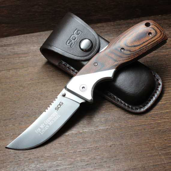 Свадьба - SOG Woodline Knife and Leather Sheath - Personalized Groomsmen Gift