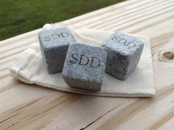 Mariage - One Set of 3 - Engraved Whiskey Stones - Groomsmen Gift - Whiskey Rocks - Father's Day Gift